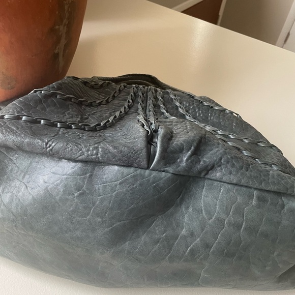 Italian leather hand bag. Soft blue hue. - Picture 3 of 5